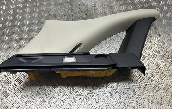 (D)pillar trim (top)