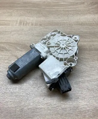 Opel Signum Front door window regulator motor 24414776 106155102