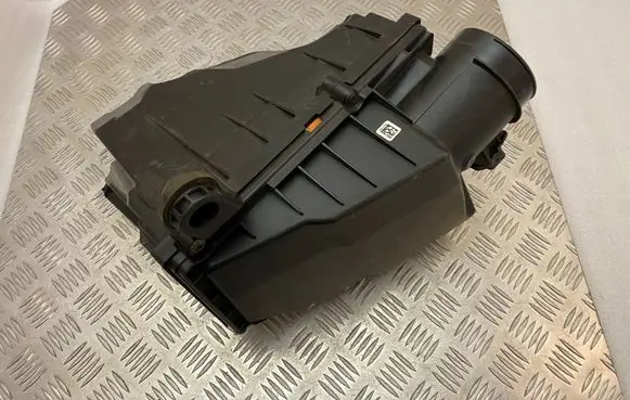Volvo XC60 Air filter box 31474901