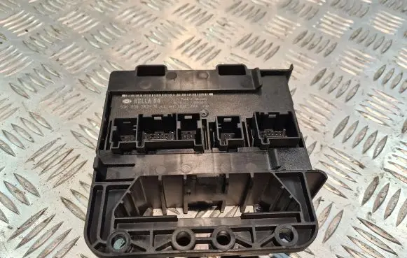 Volkswagen Golf V Central body control module 5DK008583