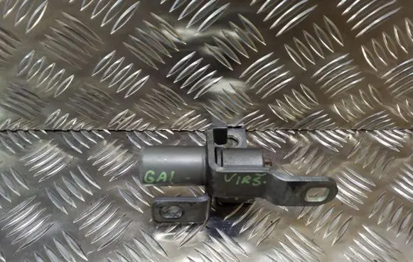 Rear door upper hinge