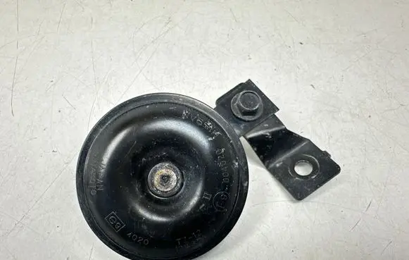 Nissan Leaf II (ZE1) Horn signal 004020