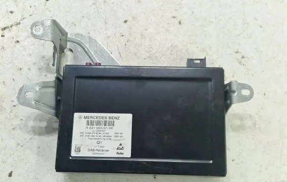 Mercedes-Benz CLS C218 X218 Aerial antenna amplifier A2219000100 A2048703694