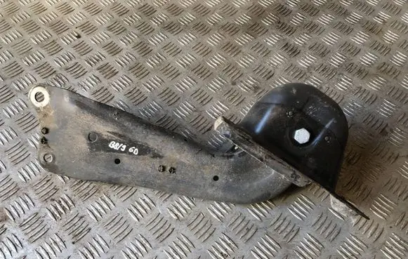 Volkswagen PASSAT B8 Rear upper control arm/wishbone 5Q0505226C