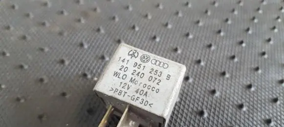 Volkswagen PASSAT B6 Other relay 141951253B 20240072