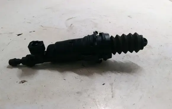 Clutch slave cylinder