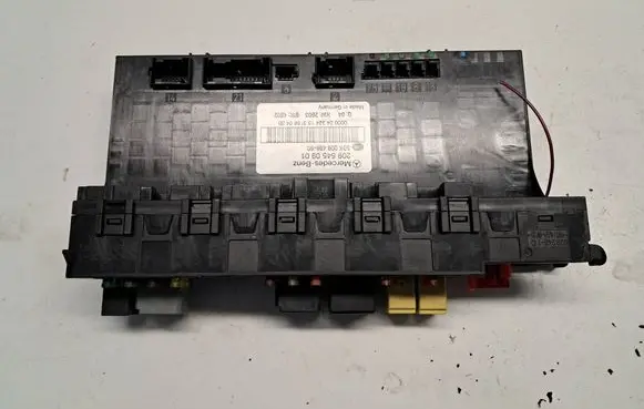 Mercedes-Benz CLK A209 C209 Fuse box set 2095450901 5DK00848660