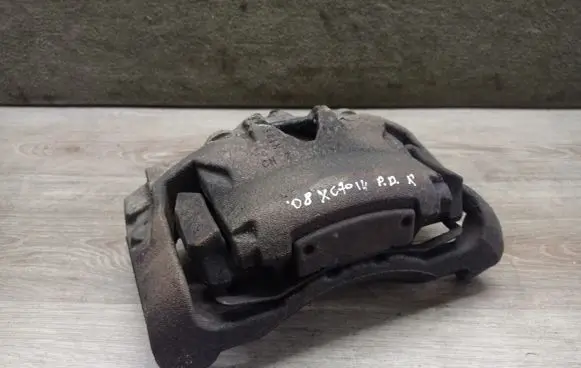 Volvo XC70 Front brake caliper