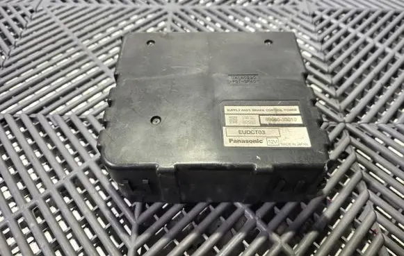 Toyota Prius (XW20) Brake system control unit/module 8968033010 67W31980 68282002
