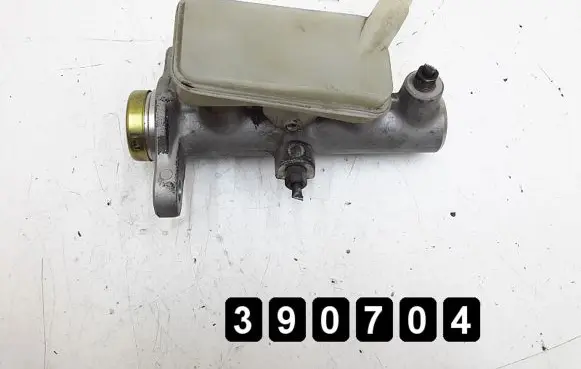 Nissan Quest Master brake cylinder