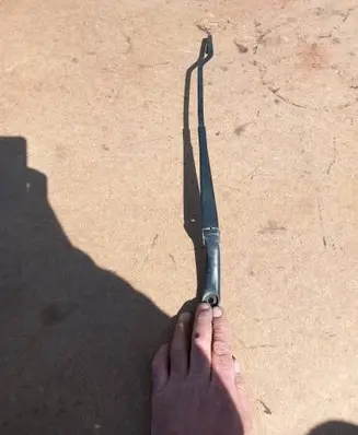 Volkswagen PASSAT B5 Front wiper blade arm 3B1955409