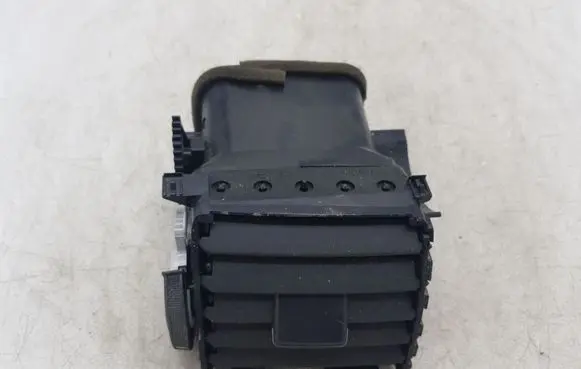 Toyota Auris 150 Dash center air vent grill 1556442050 1556462050