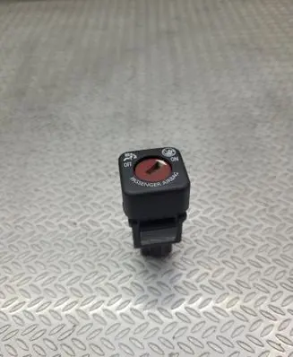 Passenger airbag on/off switch