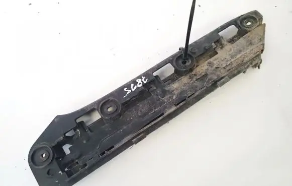 Volkswagen Touran I Front bumper mounting bracket dnw13405