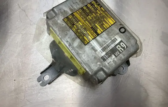 Lexus RX 330 - 350 - 400H Airbag control unit/module 8917048160 02761100JZS 1523007611