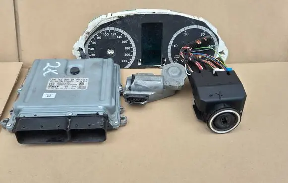 Mercedes-Benz Vito Viano W639 Engine ECU kit and lock set A6429009400 0281017365