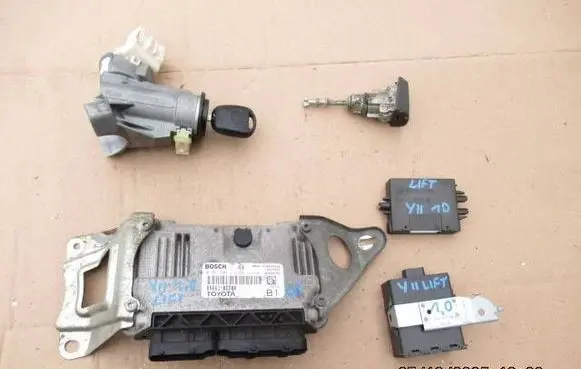 Toyota Yaris Engine control unit/module 0261S06138 896610DD80