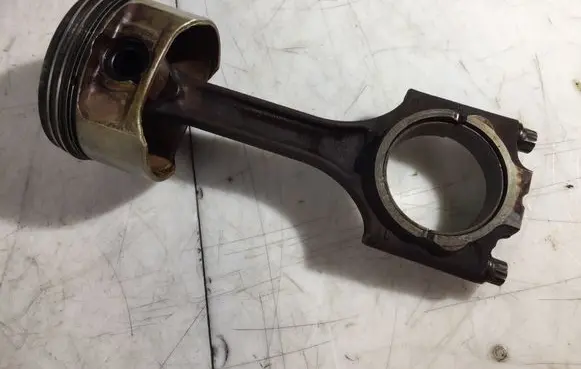Volvo V70 Piston with connecting rod