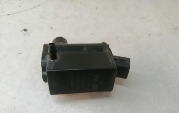 Hyundai i40 Windscreen/windshield washer pump 985101W000
