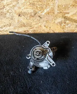 Volvo C70 Vacuum pump 31375106