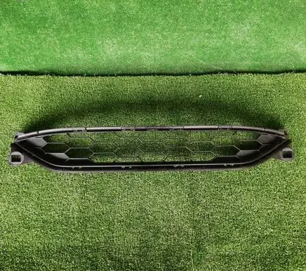 Honda HR-V Front bumper lower grill 71103T7JH00