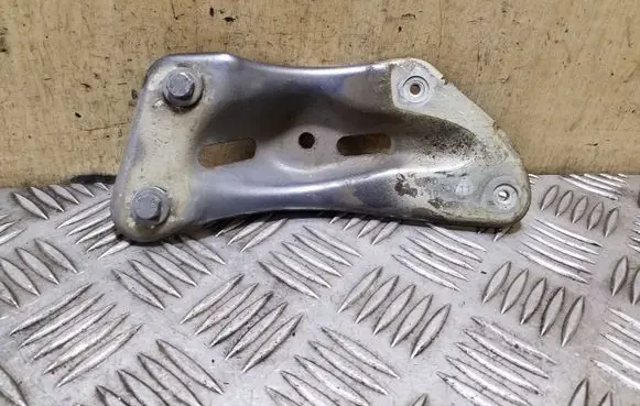Skoda Yeti (5L) Fender mounting bracket 1Z0810679D