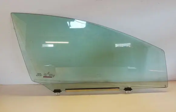 Toyota Avensis T270 Front door window glass four-door 43R001506