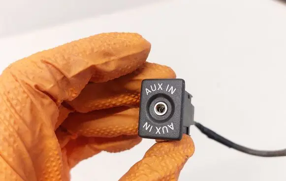 Volkswagen Golf VI AUX in-socket connector 