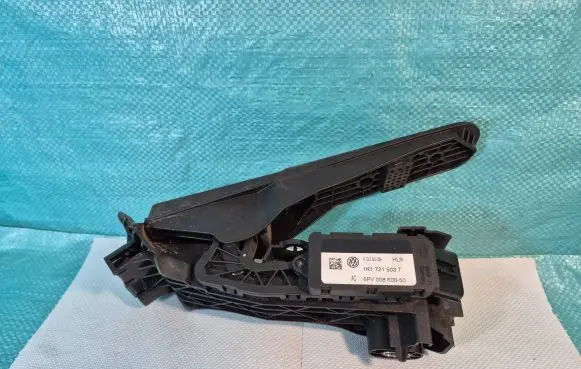 Volkswagen Golf VI Accelerator throttle pedal 1K1721503T 6PV00860050