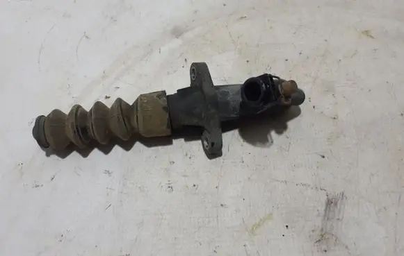Clutch slave cylinder