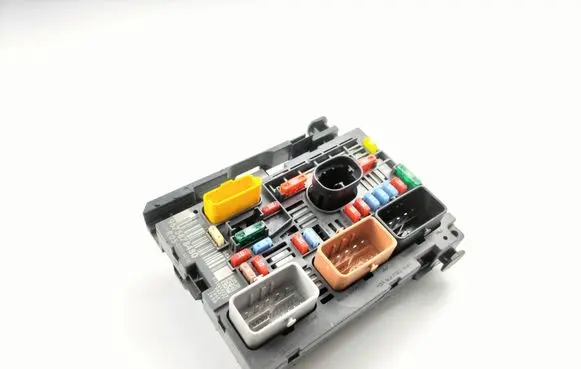 Peugeot 308 Fuse module 9675878480