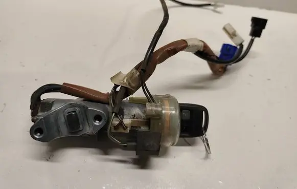 Subaru Forester SG Ignition lock 88215AE010 X1T25571