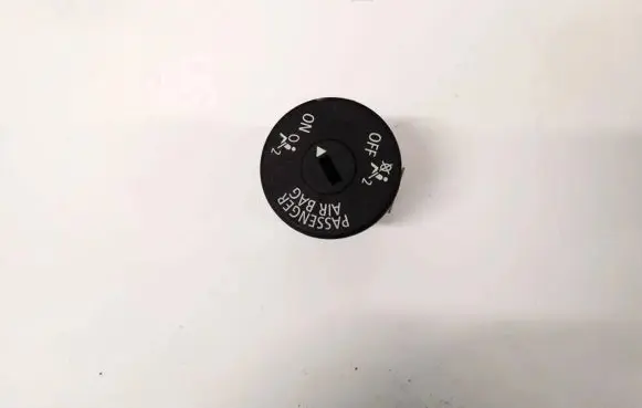 Passenger airbag on/off switch