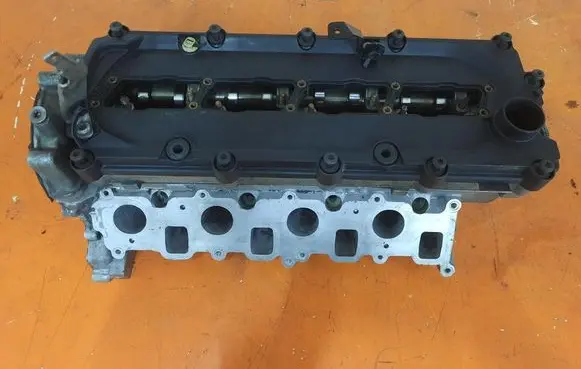 Audi Q7 4L Engine head 1057353AJ