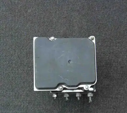 Toyota Avensis T270 ABS Pump 0265951833 4454005120