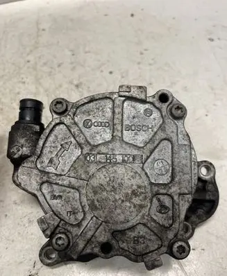 Volkswagen PASSAT B7 Vacuum pump 03L145100
