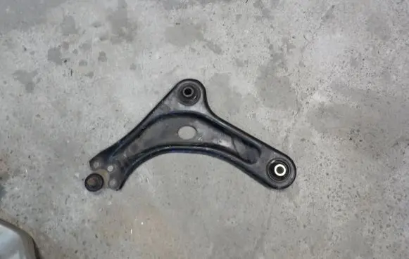Peugeot 208 Front lower control arm/wishbone