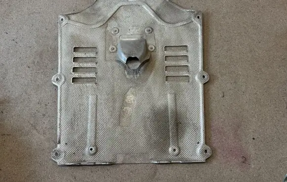 Porsche Macan (95B) Engine splash shield/under tray 95B8252090