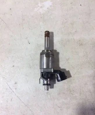 Mazda CX-5 Fuel injector PE0113250C