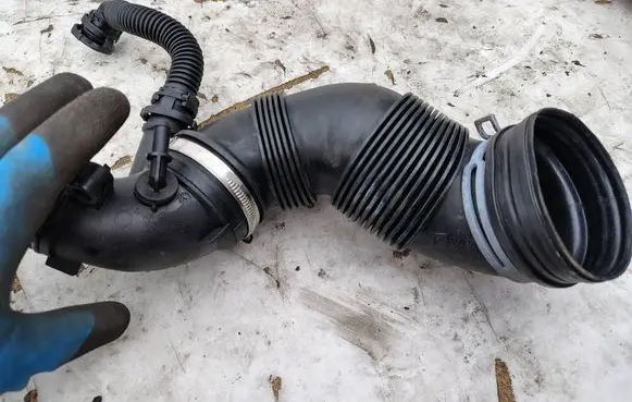 Volkswagen Golf VII Turbo air intake inlet pipe/hose 5Q0129635