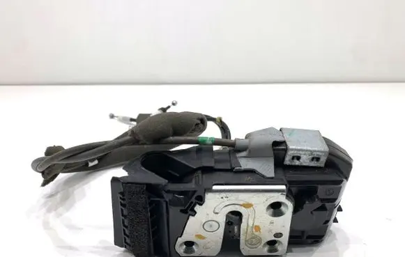 Nissan Juke I F15 Front door lock 