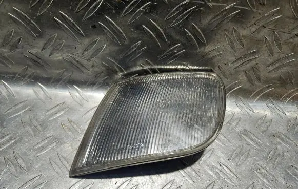 Volkswagen PASSAT B4 Front reflector 185102B