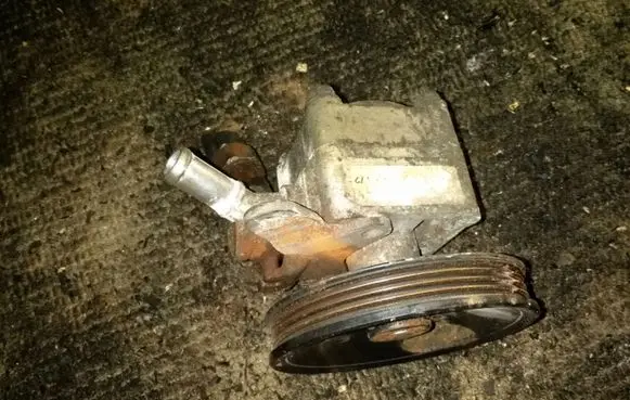 Nissan Almera N16 Power steering pump 7611332111