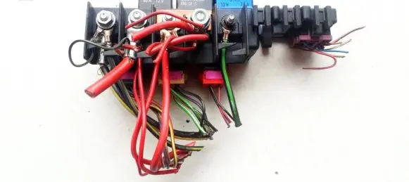 Volkswagen PASSAT B5 Fuse box set 8L0941822A 896083000