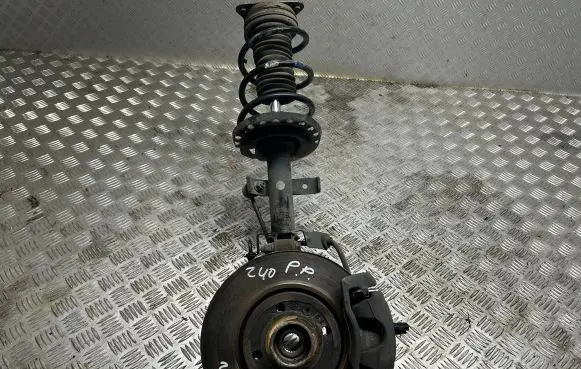 Renault Clio III Front wheel hub spindle knuckle