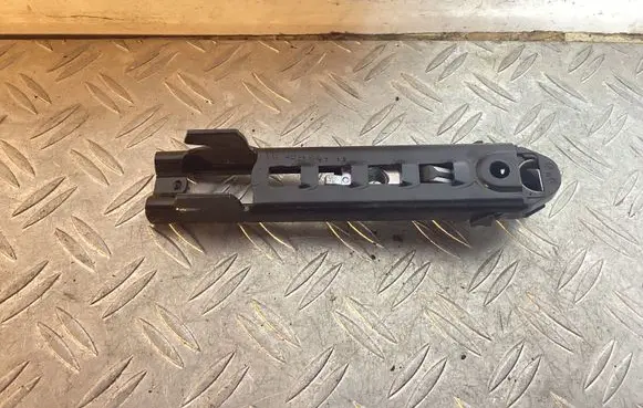 Porsche Macan (95B) Seat belt adjustment rail 