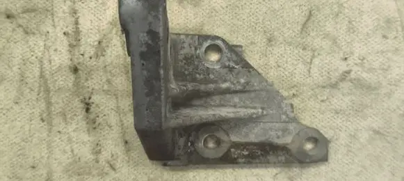 Nissan Murano Z52 Engine mounting bracket