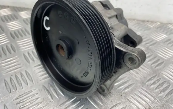 Mercedes-Benz C W204 Power steering pump A0064664301 7693955160