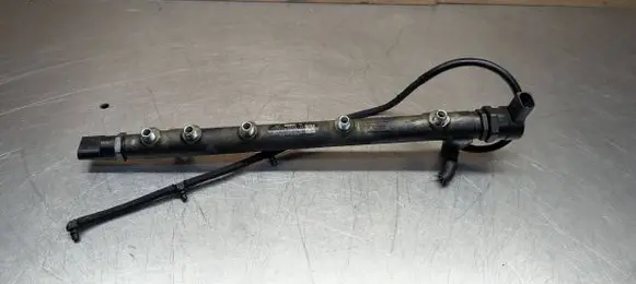 Mercedes-Benz E W211 Fuel main line pipe A6110700395 0445214038