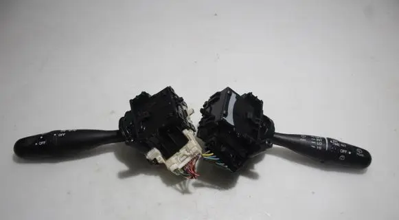 Suzuki Swift I Light switch 173744